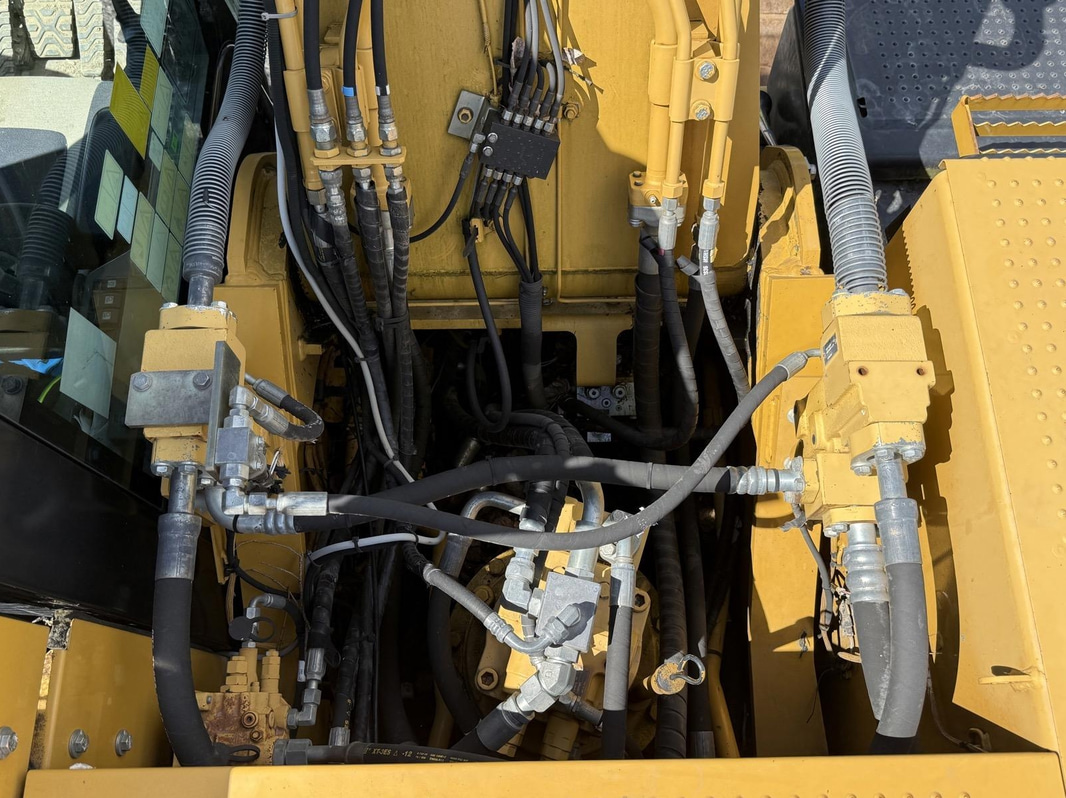 Tracked excavator Cat 324EL | 4 attachments | 2012