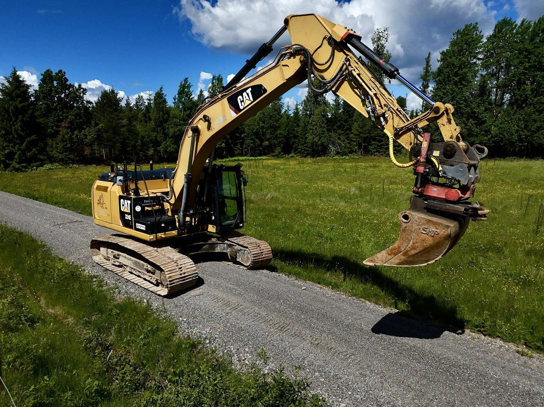 Tracked excavator Cat 324EL | 4 attachments | 2012