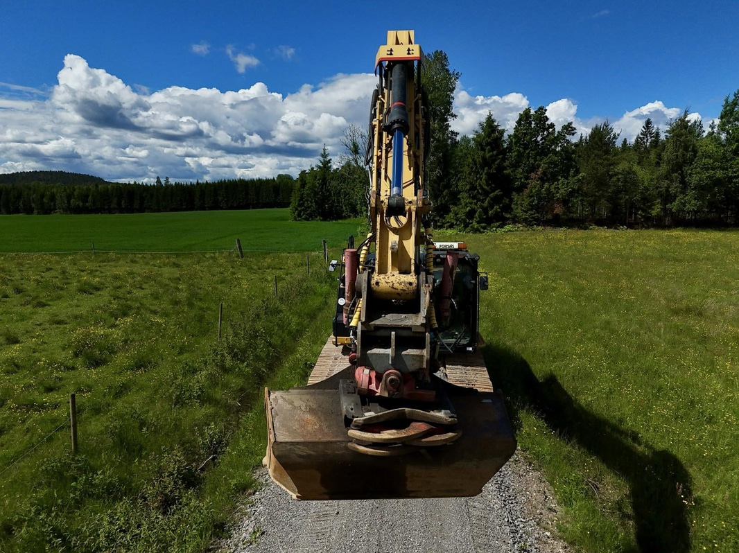 Tracked excavator Cat 324EL | 4 attachments | 2012