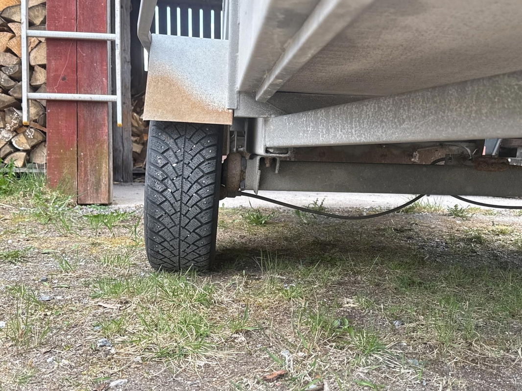 Släpvagn Trailergruppen LV1000 - Defekt axel - 1998