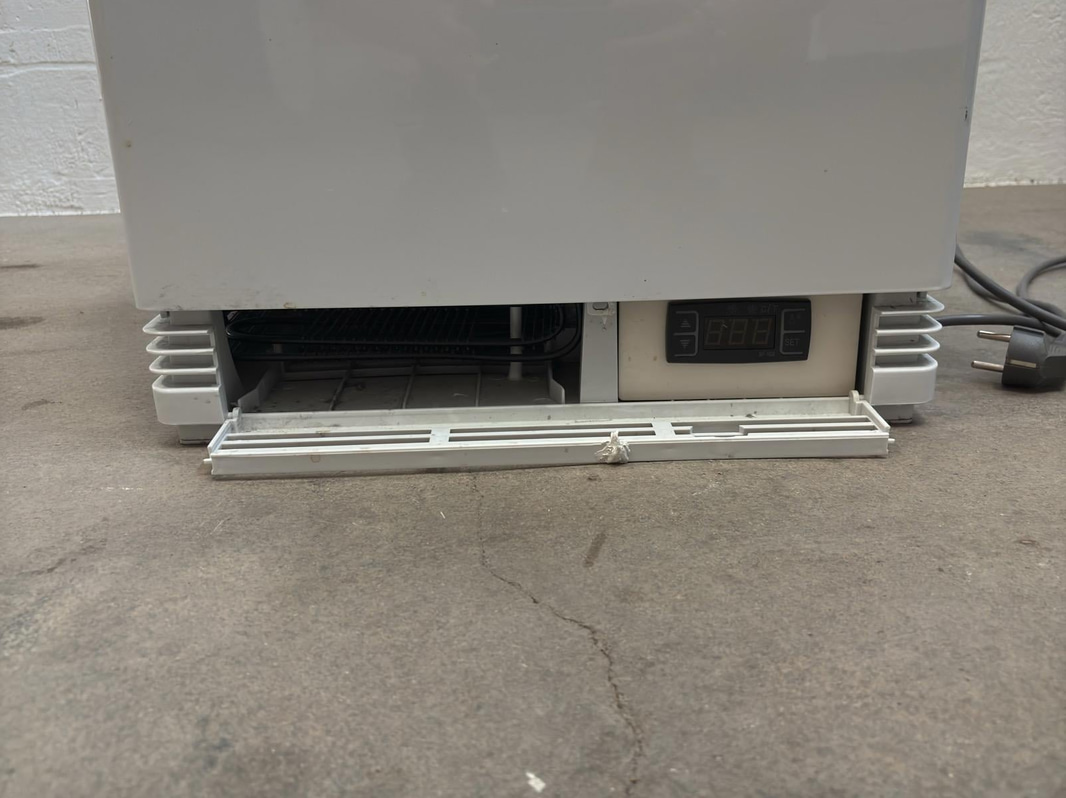 Countertop display cooler, white