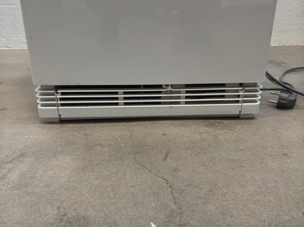 Countertop display cooler, white