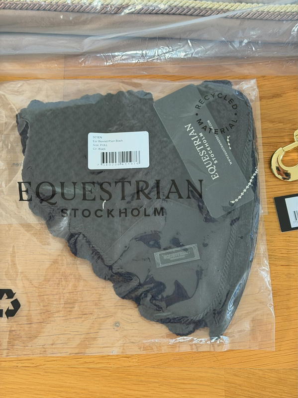 Dressage saddle pad, leg wraps and ear bonnet, Equestrian Stockholm, champagne