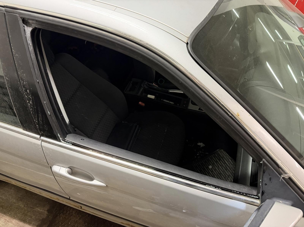 BMW 320 TOURING MJ00 -2000 | Reparations / reservdelsobjekt