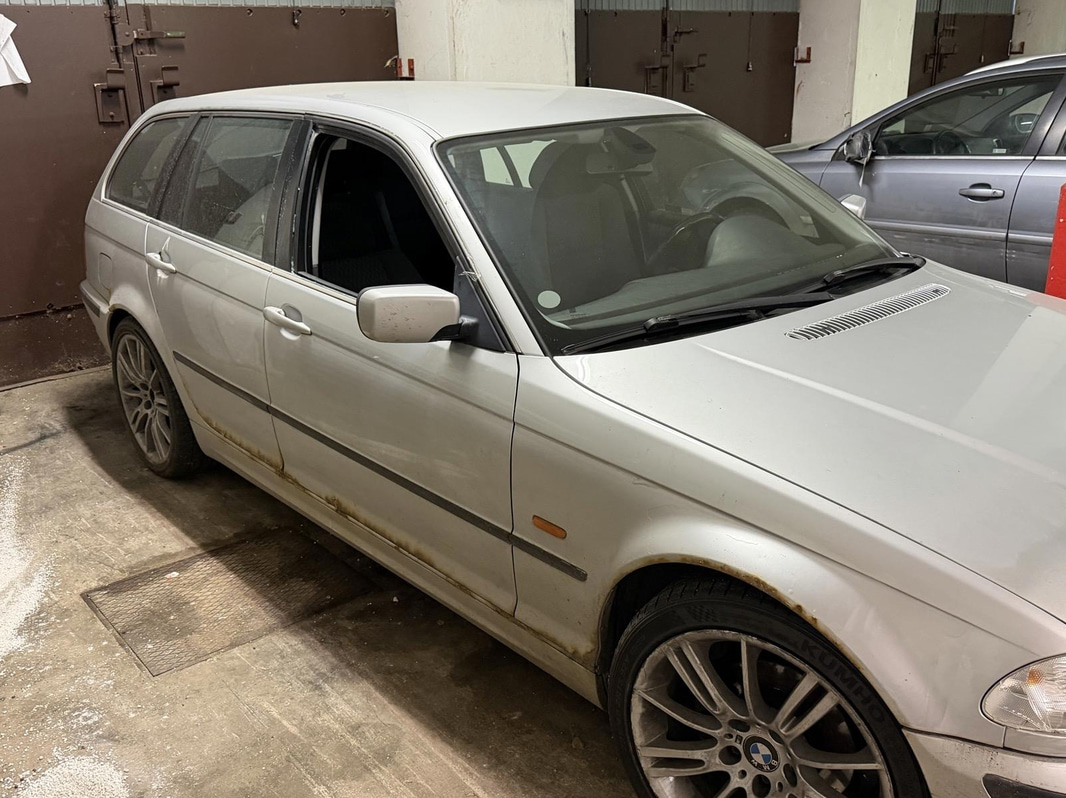 BMW 320 TOURING MJ00 -2000 | Reparations / reservdelsobjekt