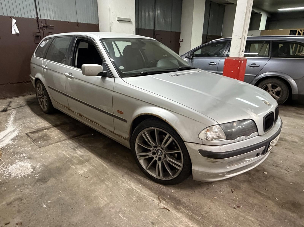 BMW 320 TOURING MJ00 -2000 | Reparations / reservdelsobjekt