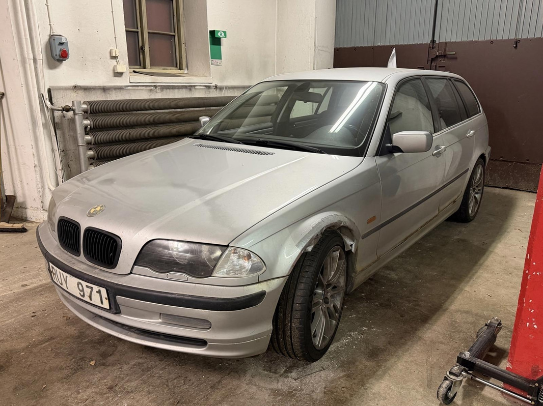 BMW 320 TOURING MJ00 -2000 | Reparations / reservdelsobjekt