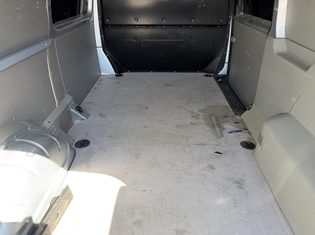 Volkswagen 7J0 TRANSPORTER -2013 | Repobjekt