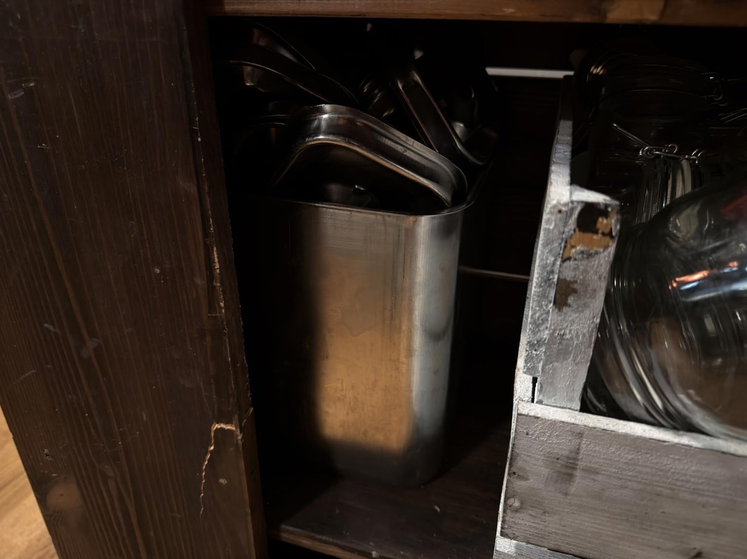 Food pans, glassware & consumables.