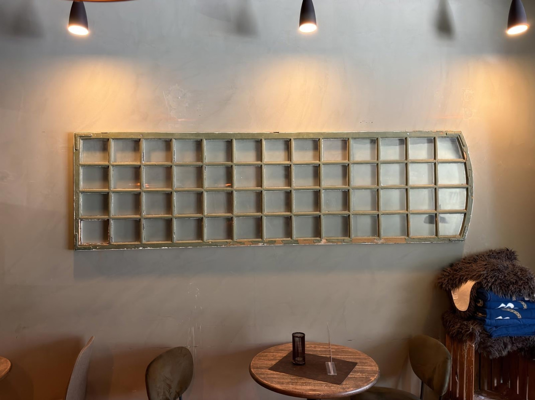2 glass doors (decorative)