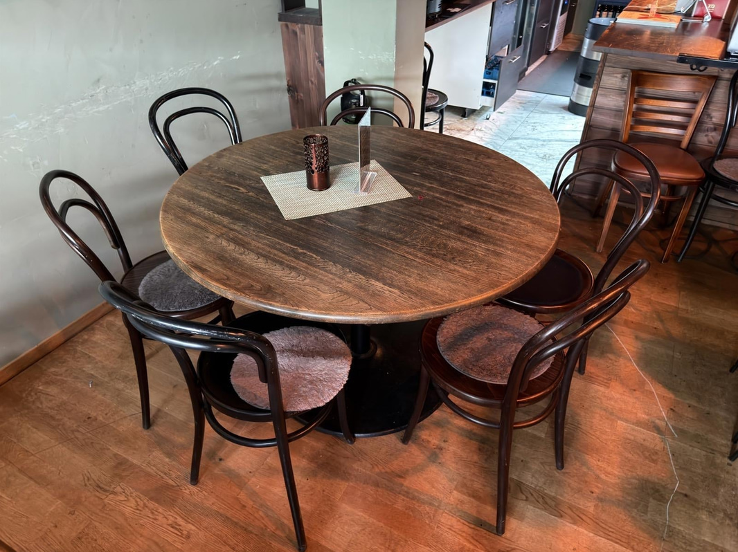 Restaurant furniture, etc. (lot)