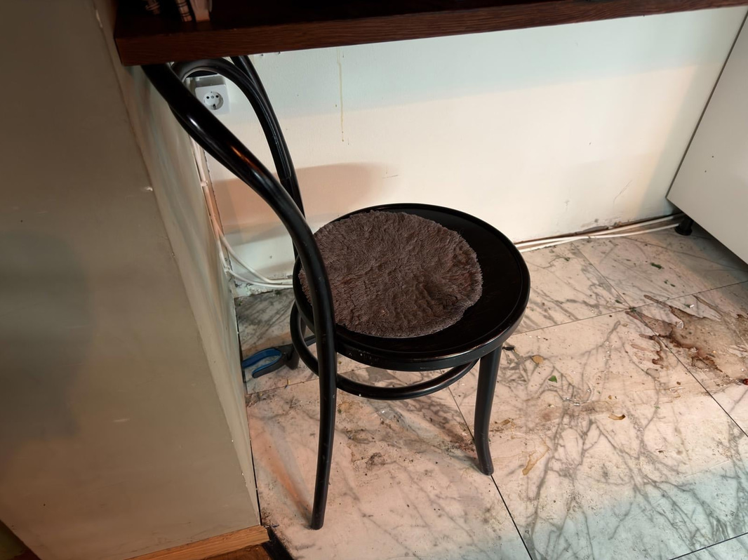 Restaurant furniture, etc. (lot)