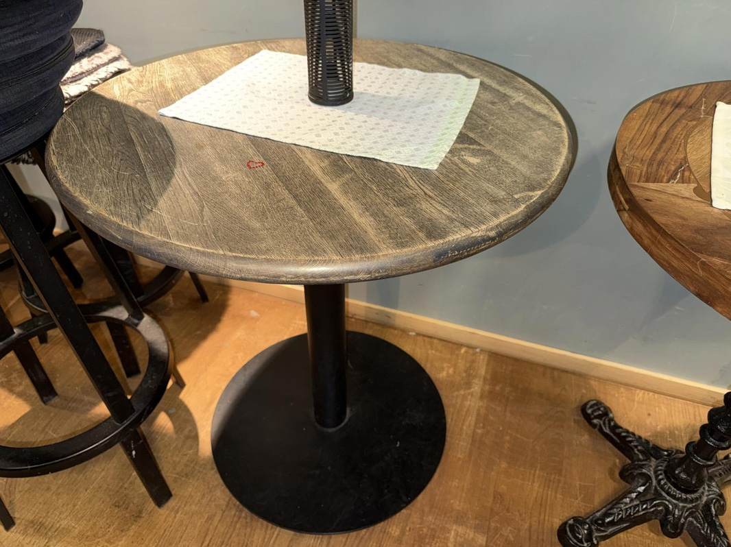 Restaurant furniture, etc. (lot)