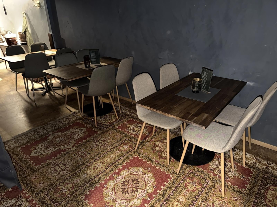 Restaurant furniture, etc. (lot)