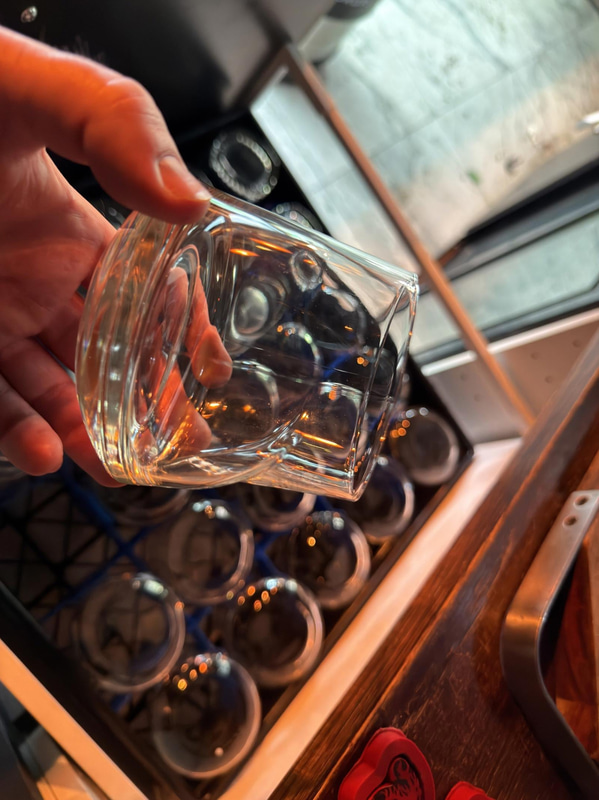 Glas, porslin, bestick, köksutrustning m.m. Stort Parti
