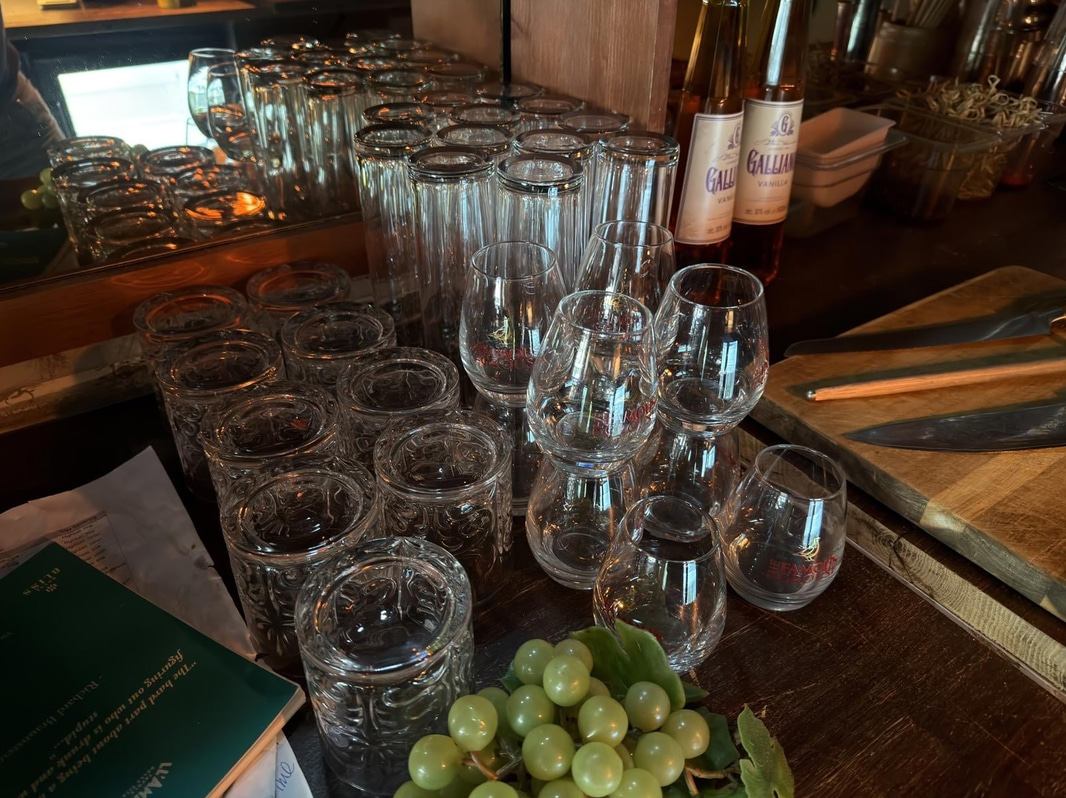 Glas, porslin, bestick, köksutrustning m.m. Stort Parti