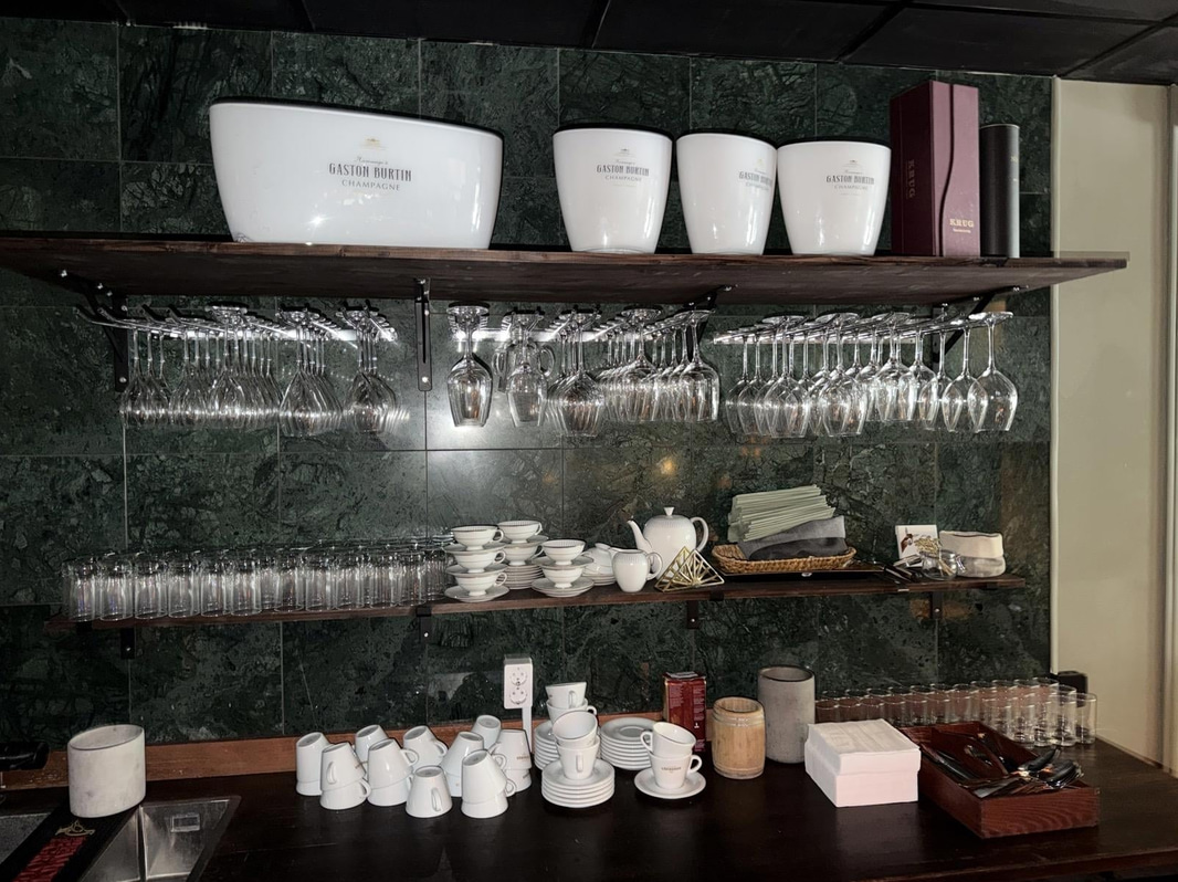 Glas, porslin, bestick, köksutrustning m.m. Stort Parti