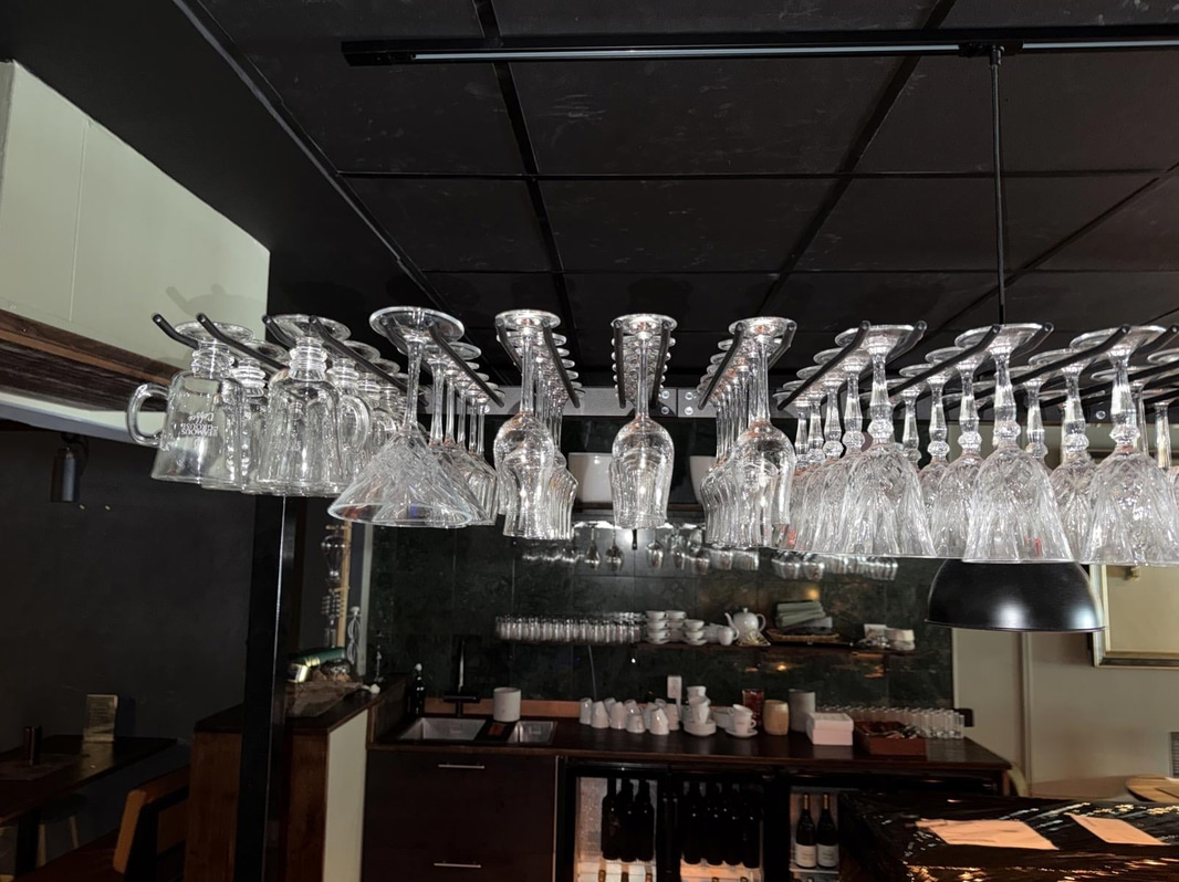 Glas, porslin, bestick, köksutrustning m.m. Stort Parti