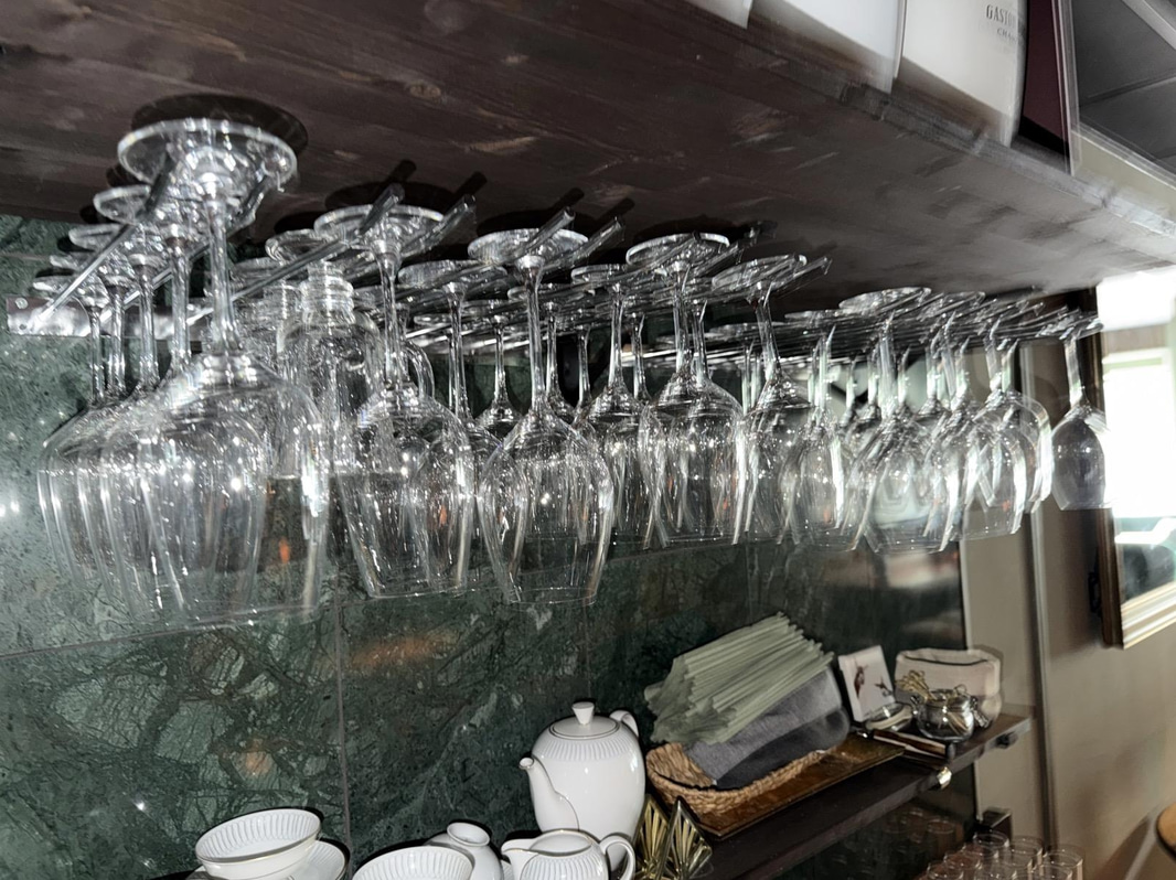 Glas, porslin, bestick, köksutrustning m.m. Stort Parti