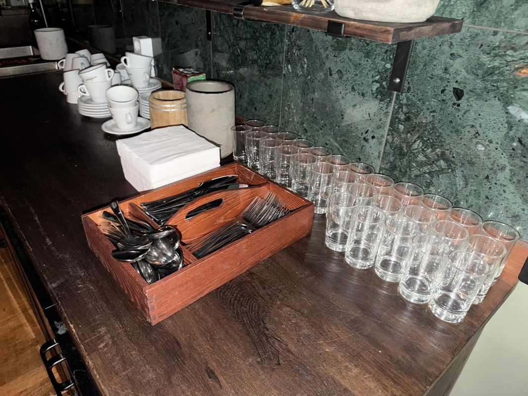 Glas, porslin, bestick, köksutrustning m.m. Stort Parti
