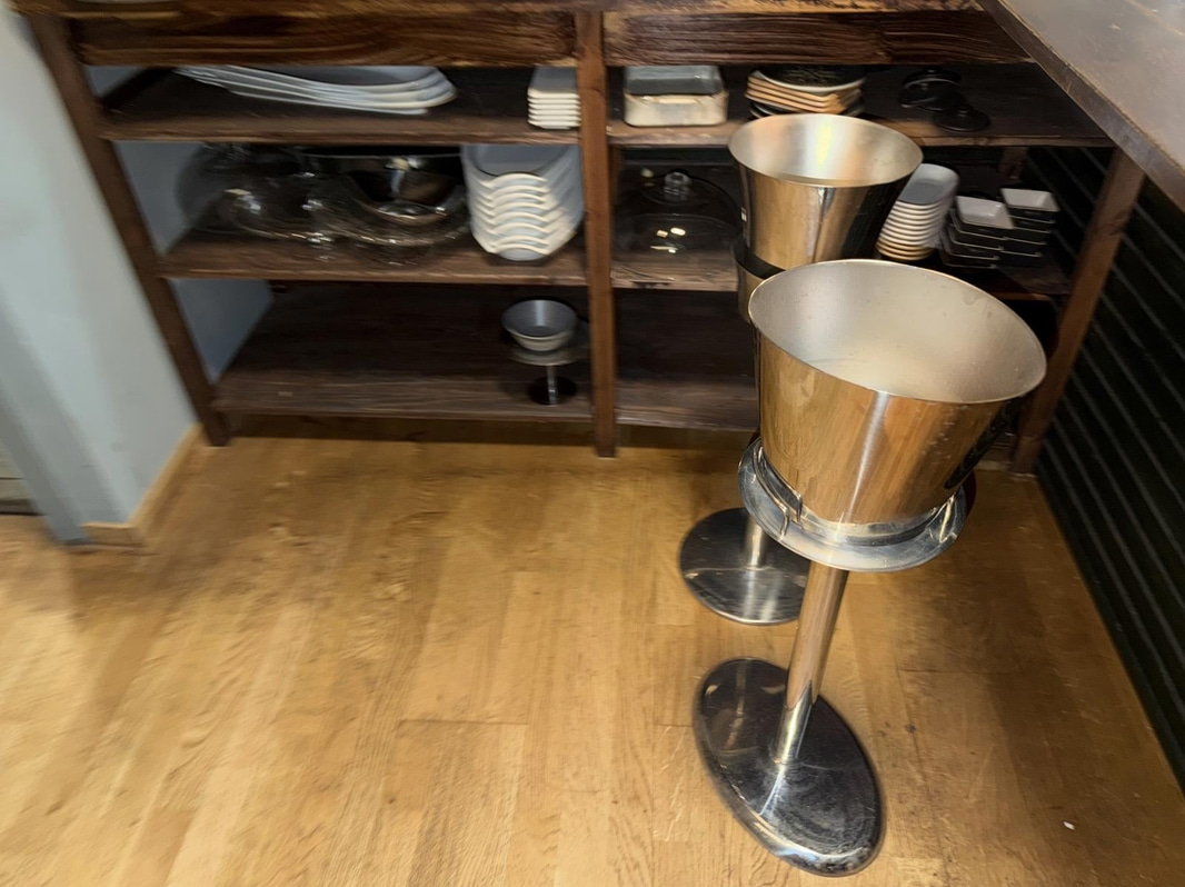 Glas, porslin, bestick, köksutrustning m.m. Stort Parti