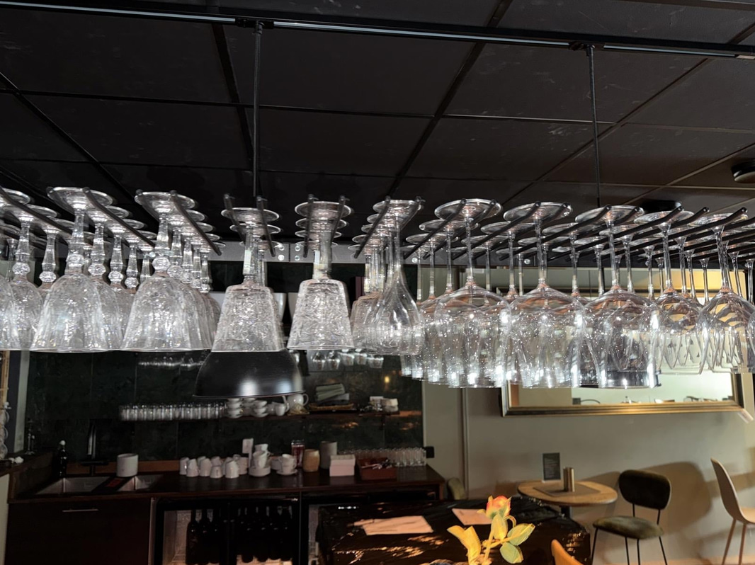 Glas, porslin, bestick, köksutrustning m.m. Stort Parti