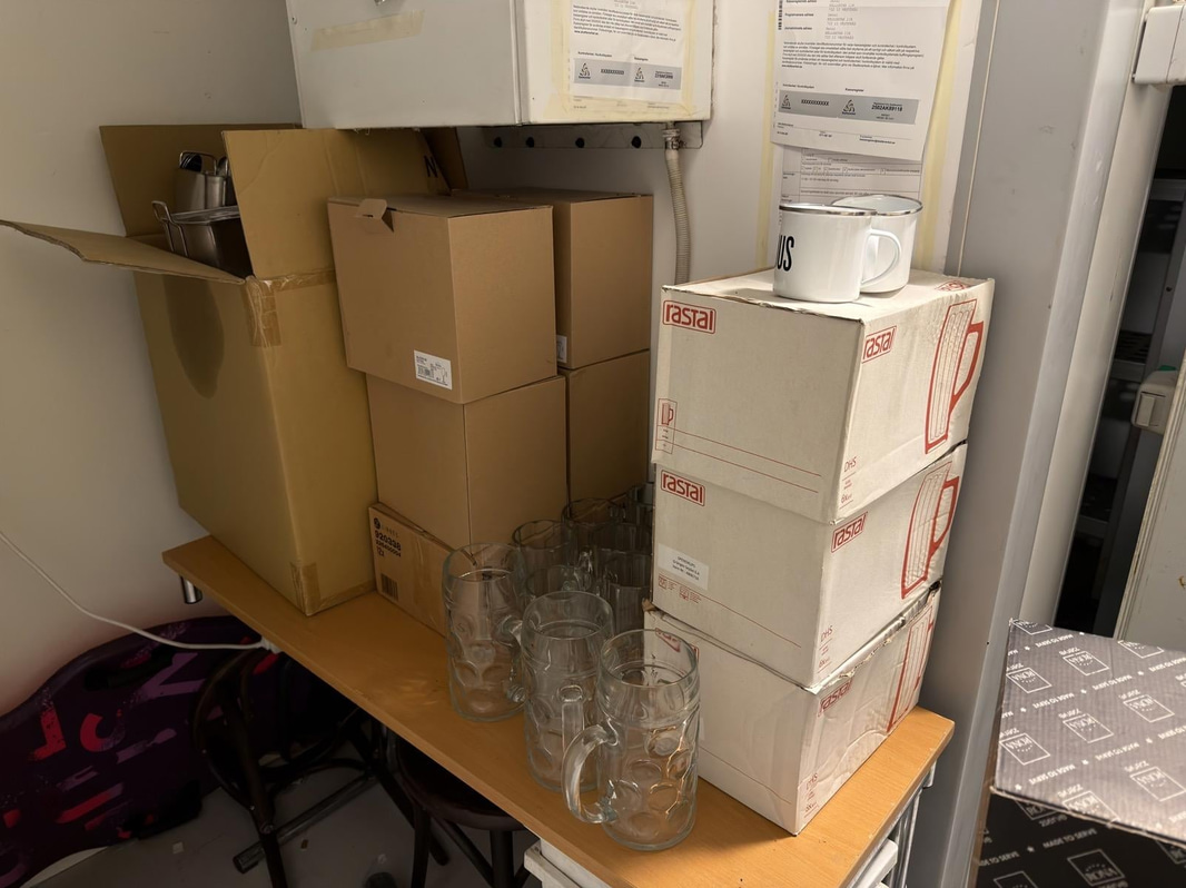Glas, porslin, bestick, köksutrustning m.m. Stort Parti