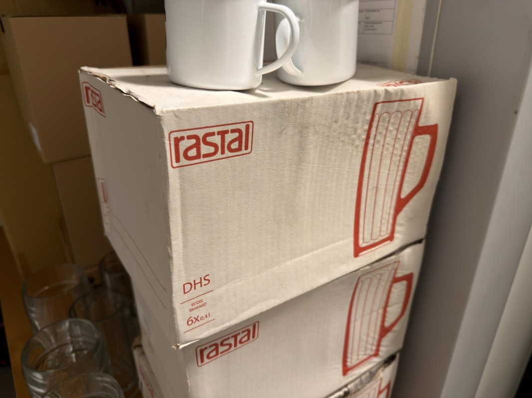 Glas, porslin, bestick, köksutrustning m.m. Stort Parti