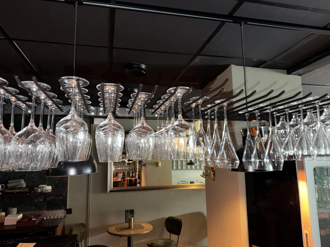 Glas, porslin, bestick, köksutrustning m.m. Stort Parti