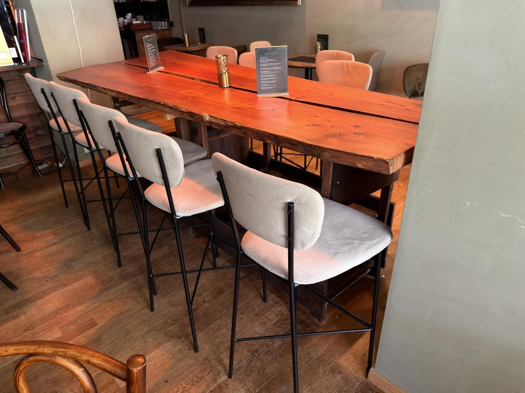 Table with 10 chairs