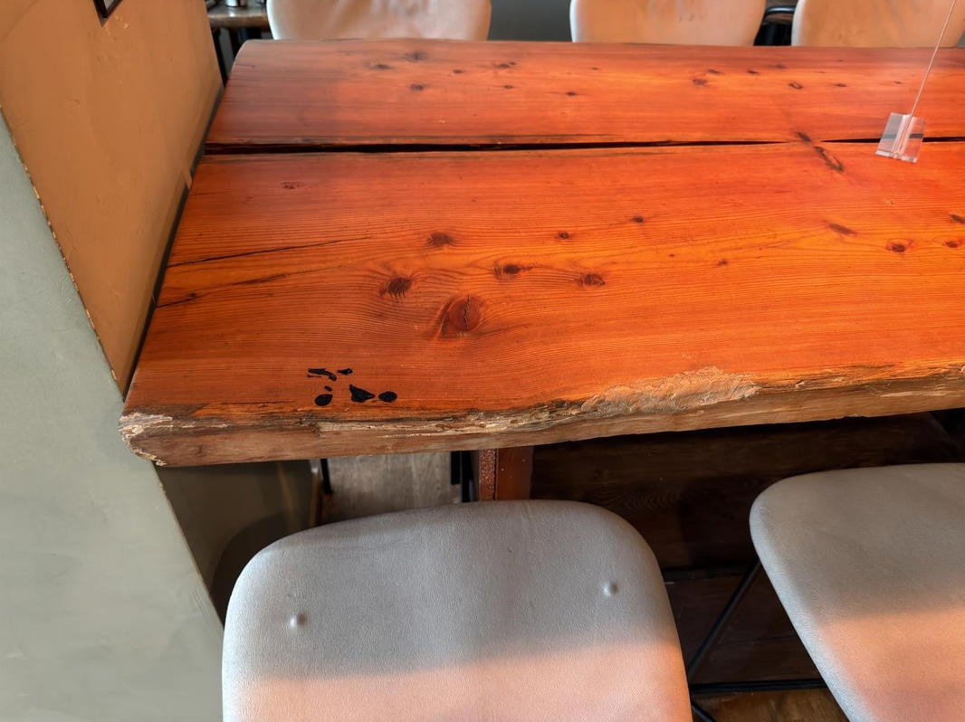 Table with 10 chairs