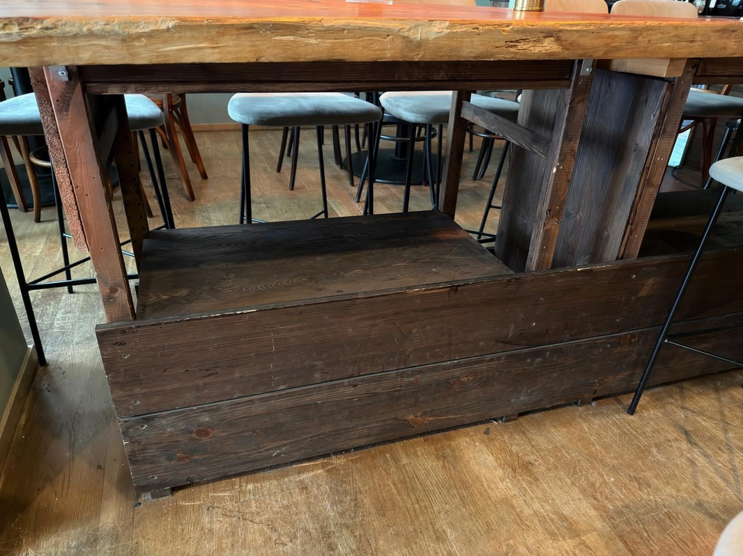 Table with 10 chairs