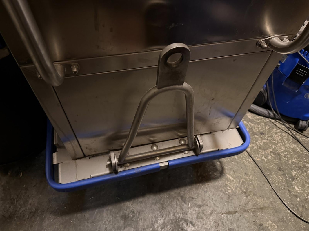 2 Hallins H23435 Heated Trolleys, 770 W