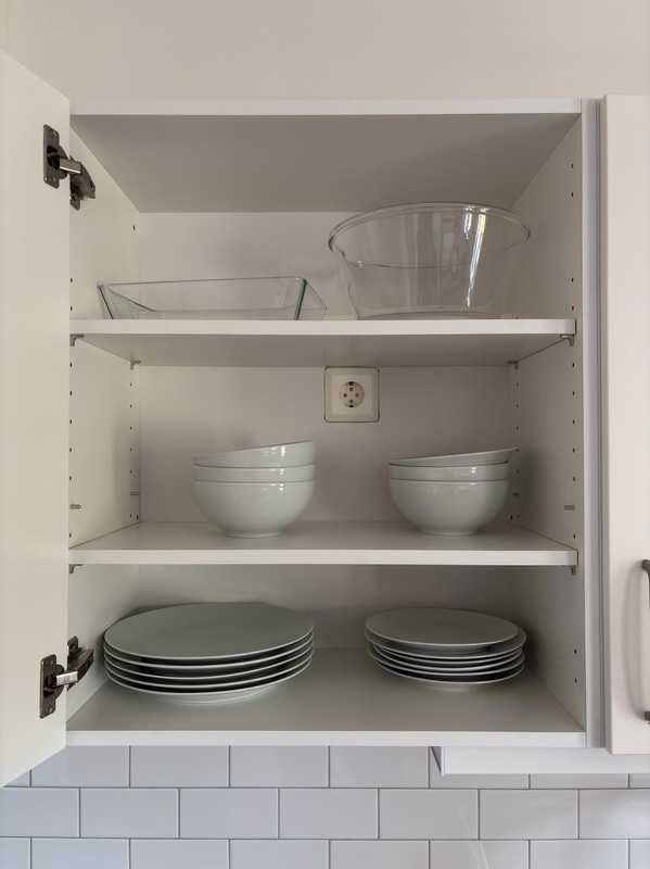 Contents from a fully furnished three-room apartment - see all images for complete contents