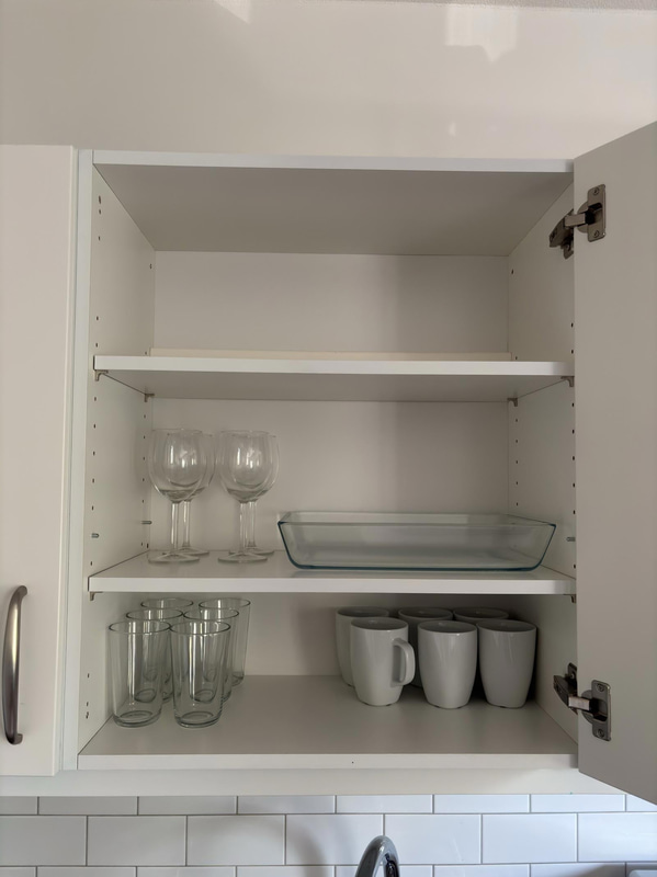 Contents from a fully furnished three-room apartment - see all images for complete contents