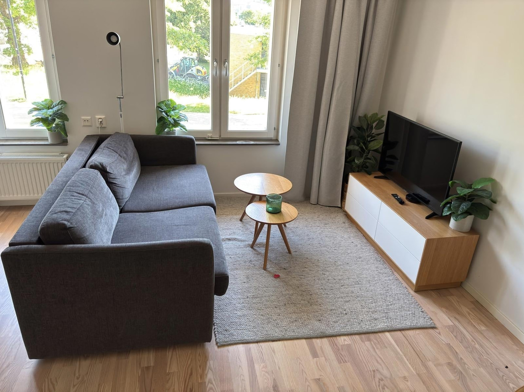 Contents from a fully furnished three-room apartment - see all images for complete contents
