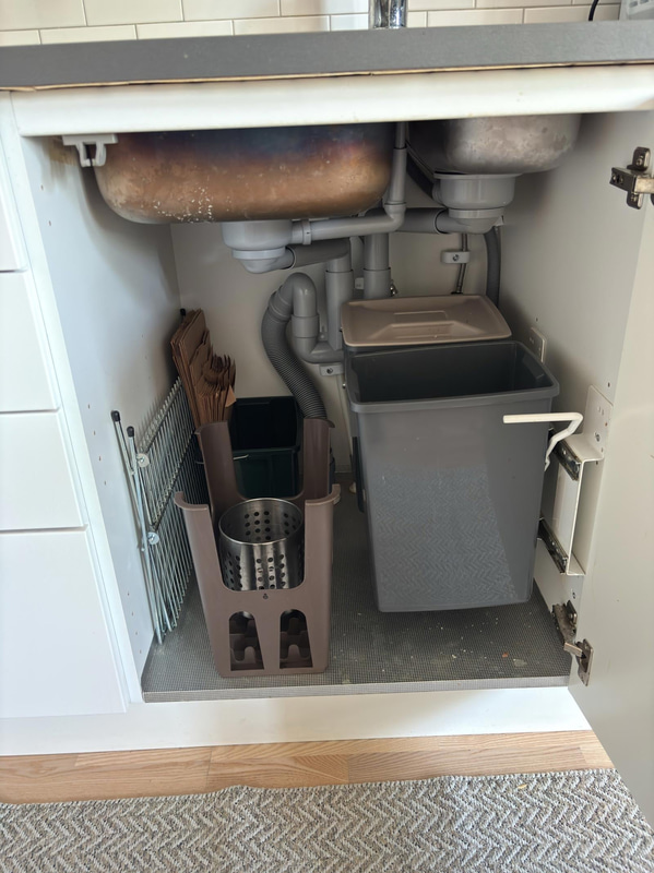 Contents from a fully furnished three-room apartment - see all images for complete contents