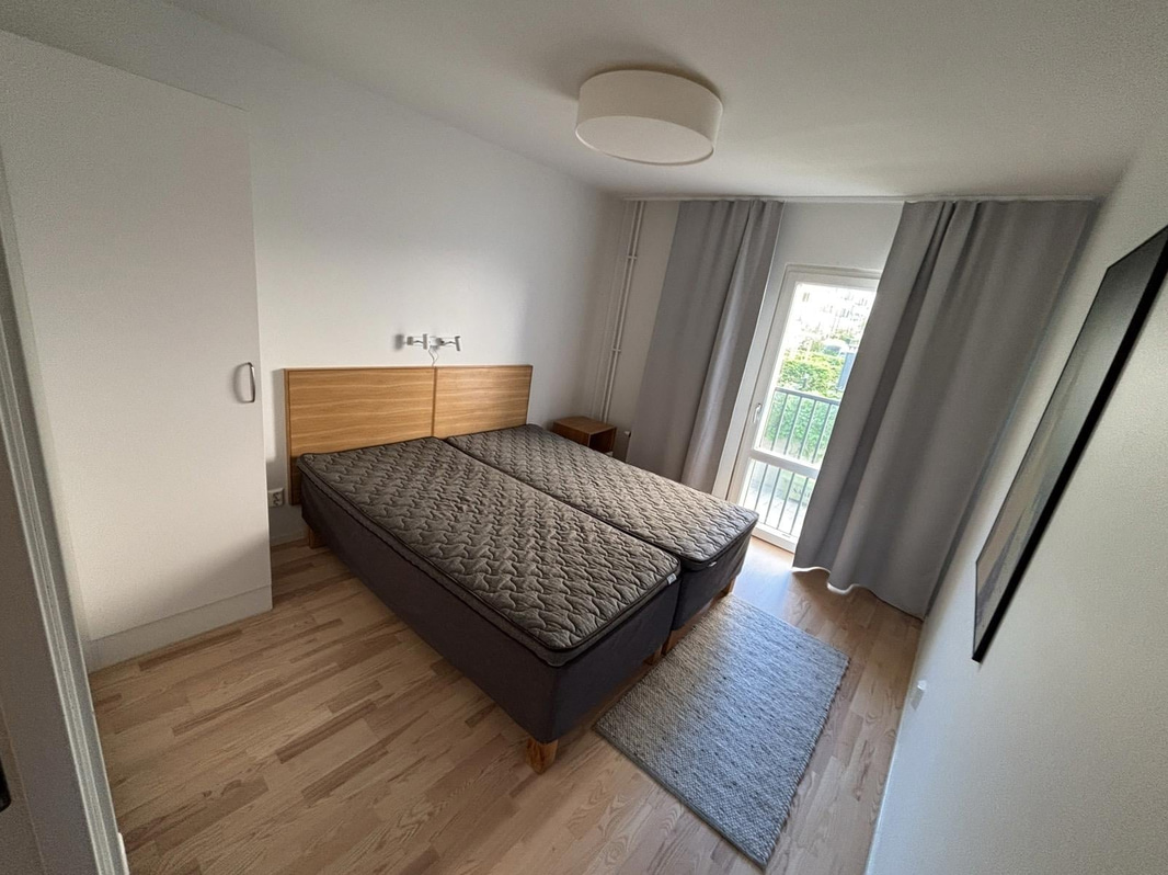 Contents from a fully furnished three-room apartment - see all images for complete contents