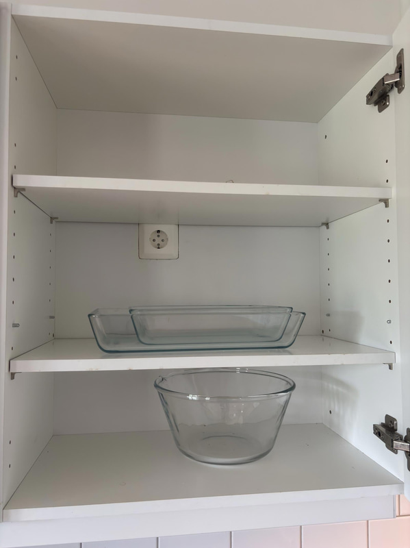 Contents of a fully furnished three-room apartment - see all images for full contents