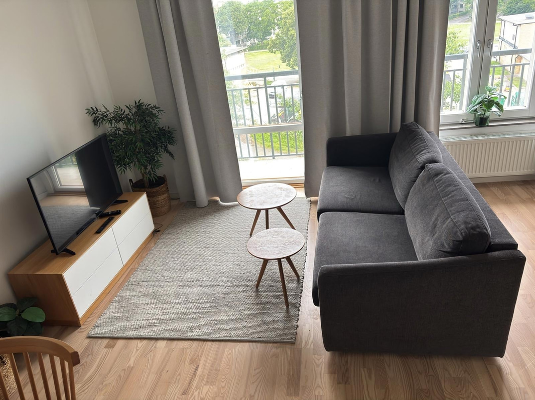 Contents of a fully furnished three-room apartment - see all images for full contents
