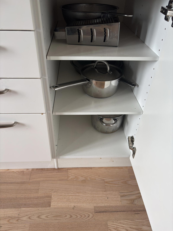 Contents of a fully furnished three-room apartment - see all images for full contents