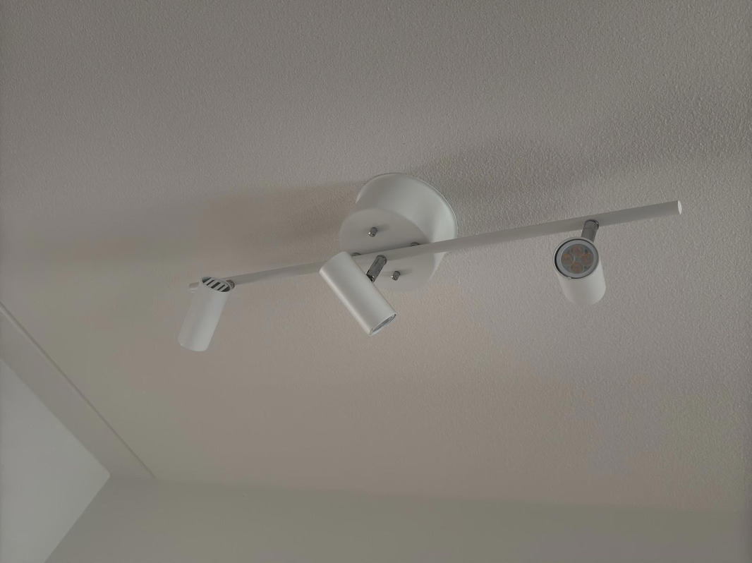 Contents of a fully furnished three-room apartment - see all images for full contents