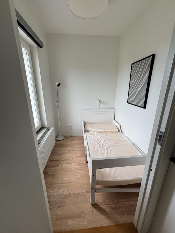 Contents of a fully furnished three-room apartment - see all images for full contents