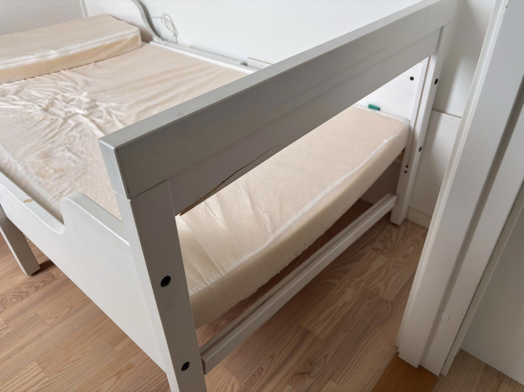 Contents of a fully furnished three-room apartment - see all images for full contents