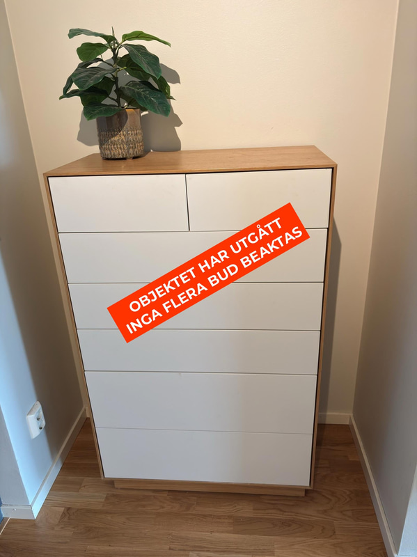Inventarier till fullt möblerad enrummare - se alla bilder för komplett innehåll