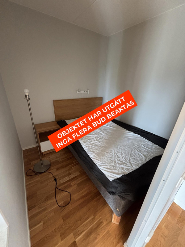 Inventarier till fullt möblerad enrummare - se alla bilder för komplett innehåll