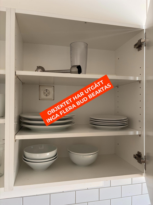 Inventarier till fullt möblerad enrummare - se alla bilder för komplett innehåll