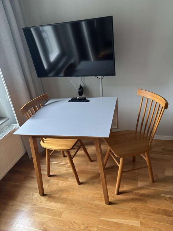Inventarier till fullt möblerad enrummare - se alla bilder för komplett innehåll