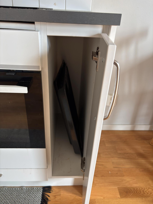 Inventarier till fullt möblerad enrummare - se alla bilder för komplett innehåll