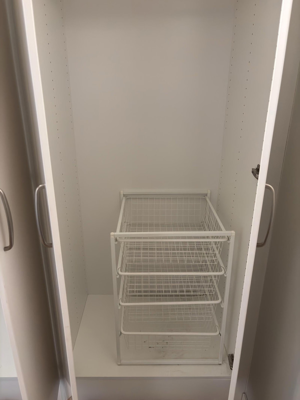 Inventarier till fullt möblerad enrummare - se alla bilder för komplett innehåll